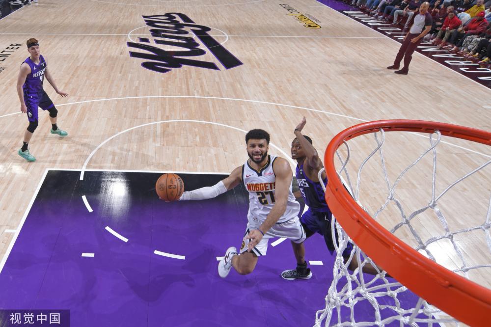 凸显了他的 凸显了他的